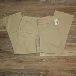 NWT Maurice Lightweight Khaki Colored Pants Size 7/8 Short